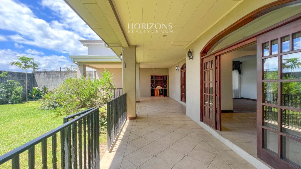 Casa en Venta ubicada en Residencial Altamonte Curridabat 4 Dormitorios nja1149