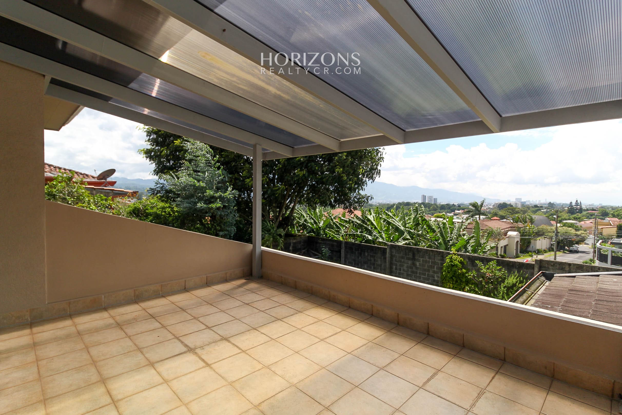 Casa en Venta ubicada en Residencial Altamonte Curridabat 4 Dormitorios nja1149