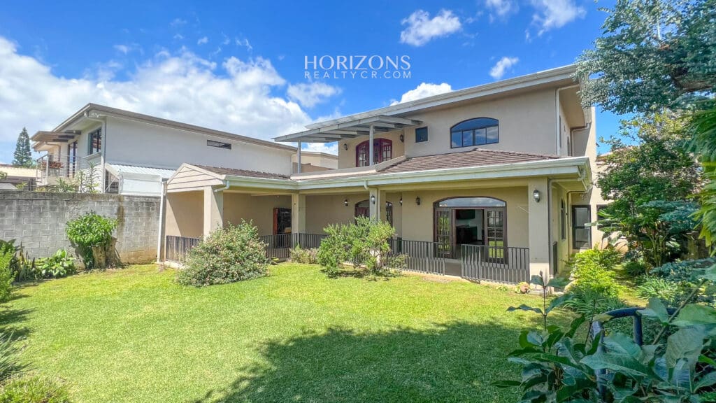 Casa en Venta ubicada en Residencial Altamonte Curridabat 4 Dormitorios nja1149