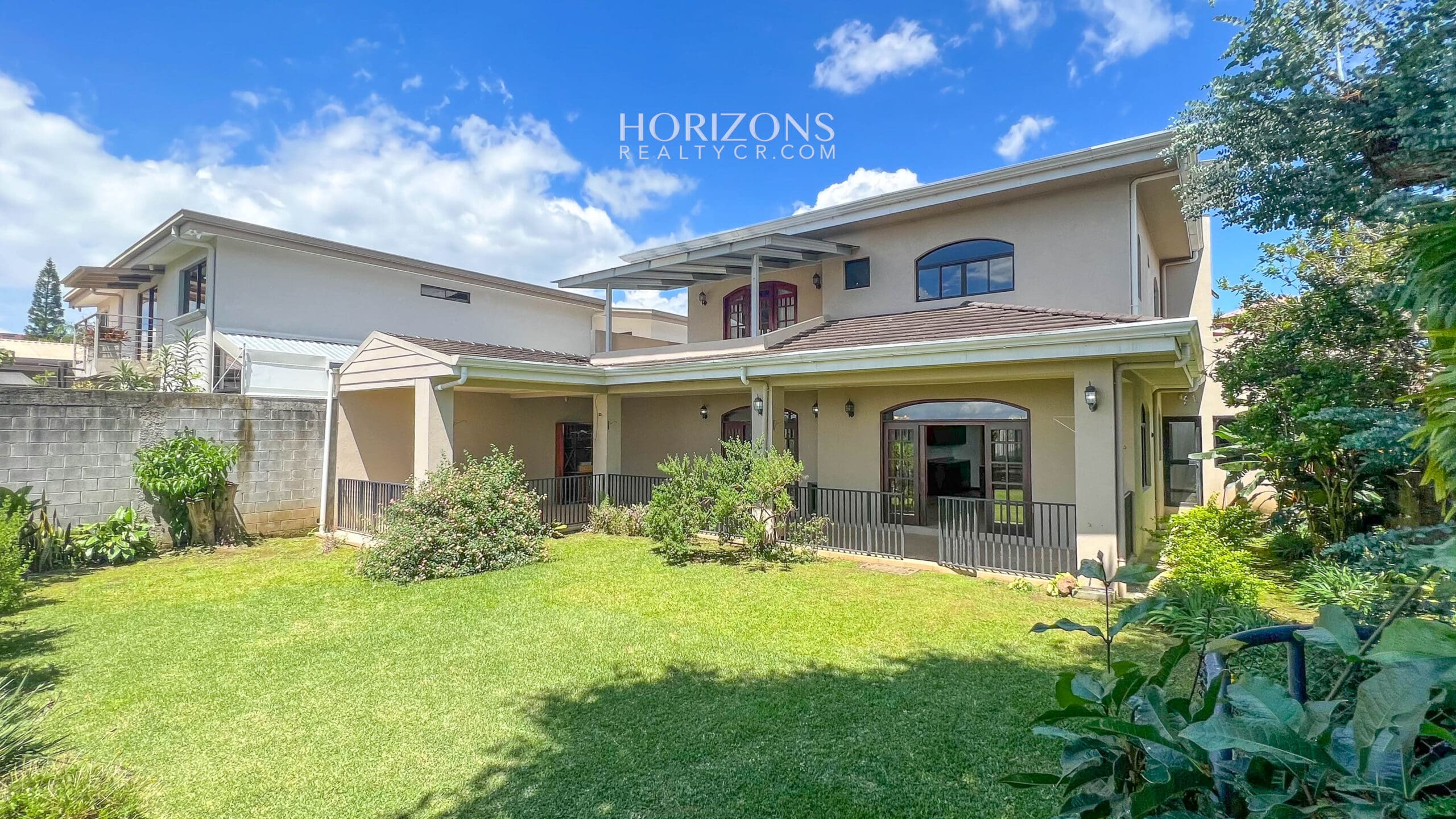 Casa en Venta ubicada en Residencial Altamonte Curridabat 4 Dormitorios nja1149