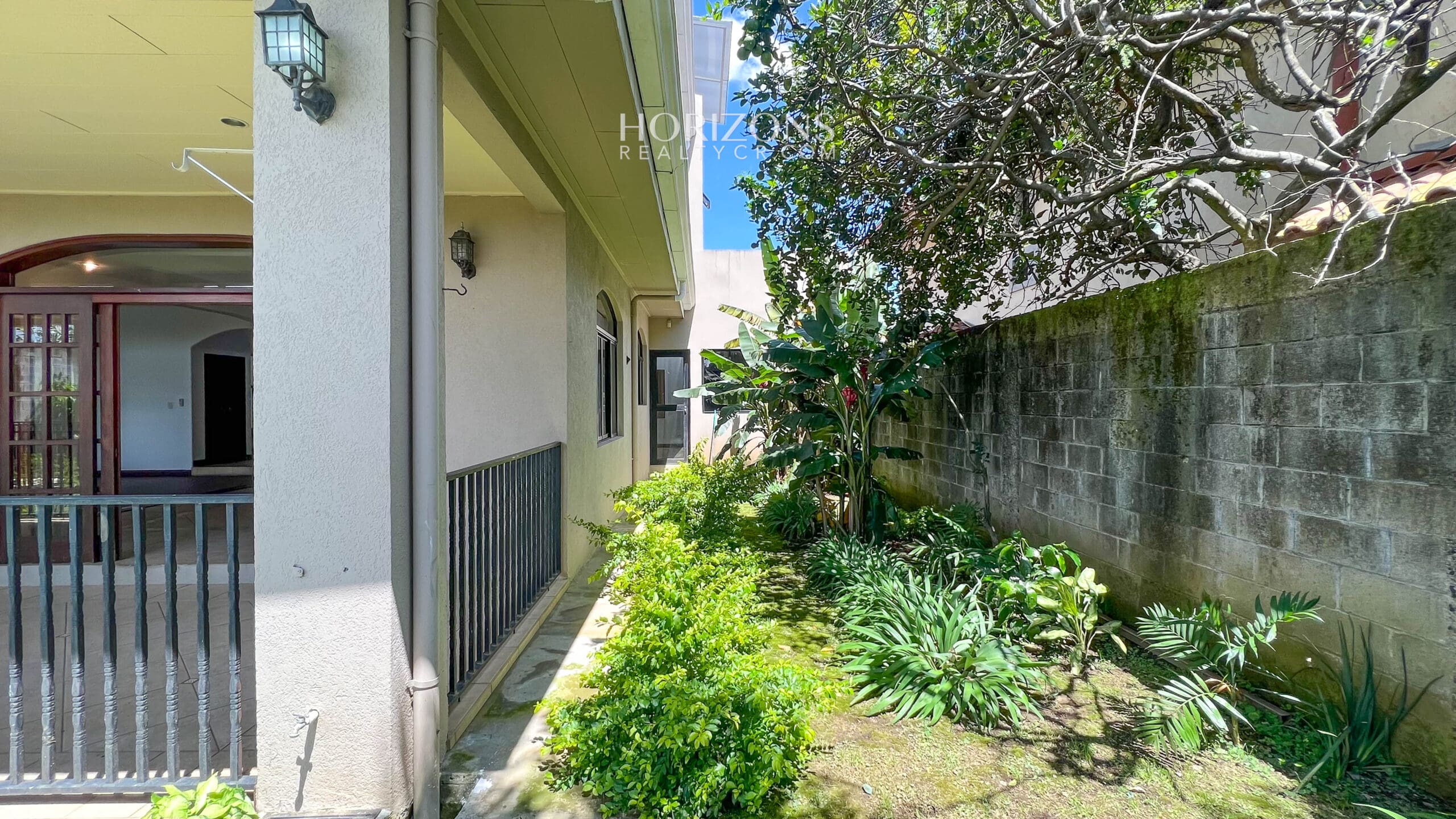 Casa en Venta ubicada en Residencial Altamonte Curridabat 4 Dormitorios nja1149