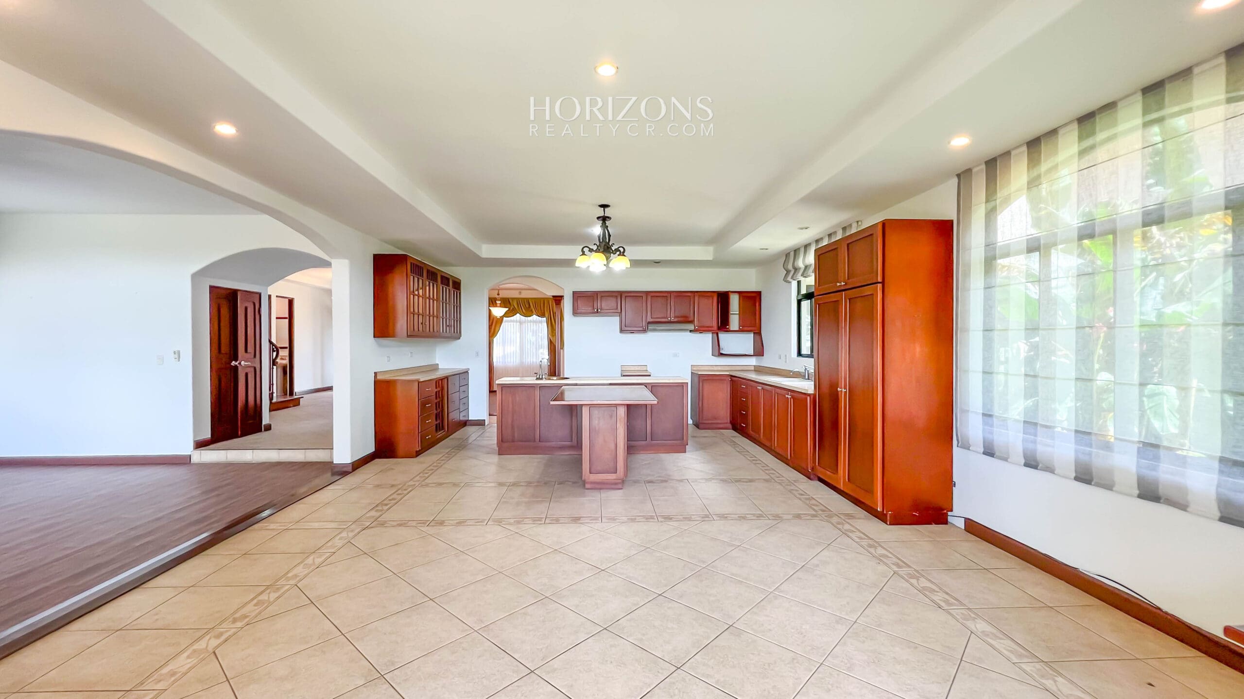 Casa en Venta ubicada en Residencial Altamonte Curridabat 4 Dormitorios nja1149
