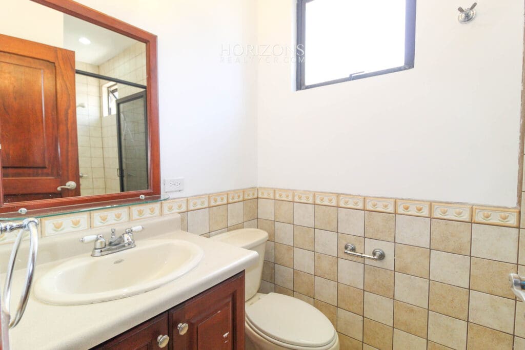 Casa en Venta ubicada en Residencial Altamonte Curridabat 4 Dormitorios nja1149