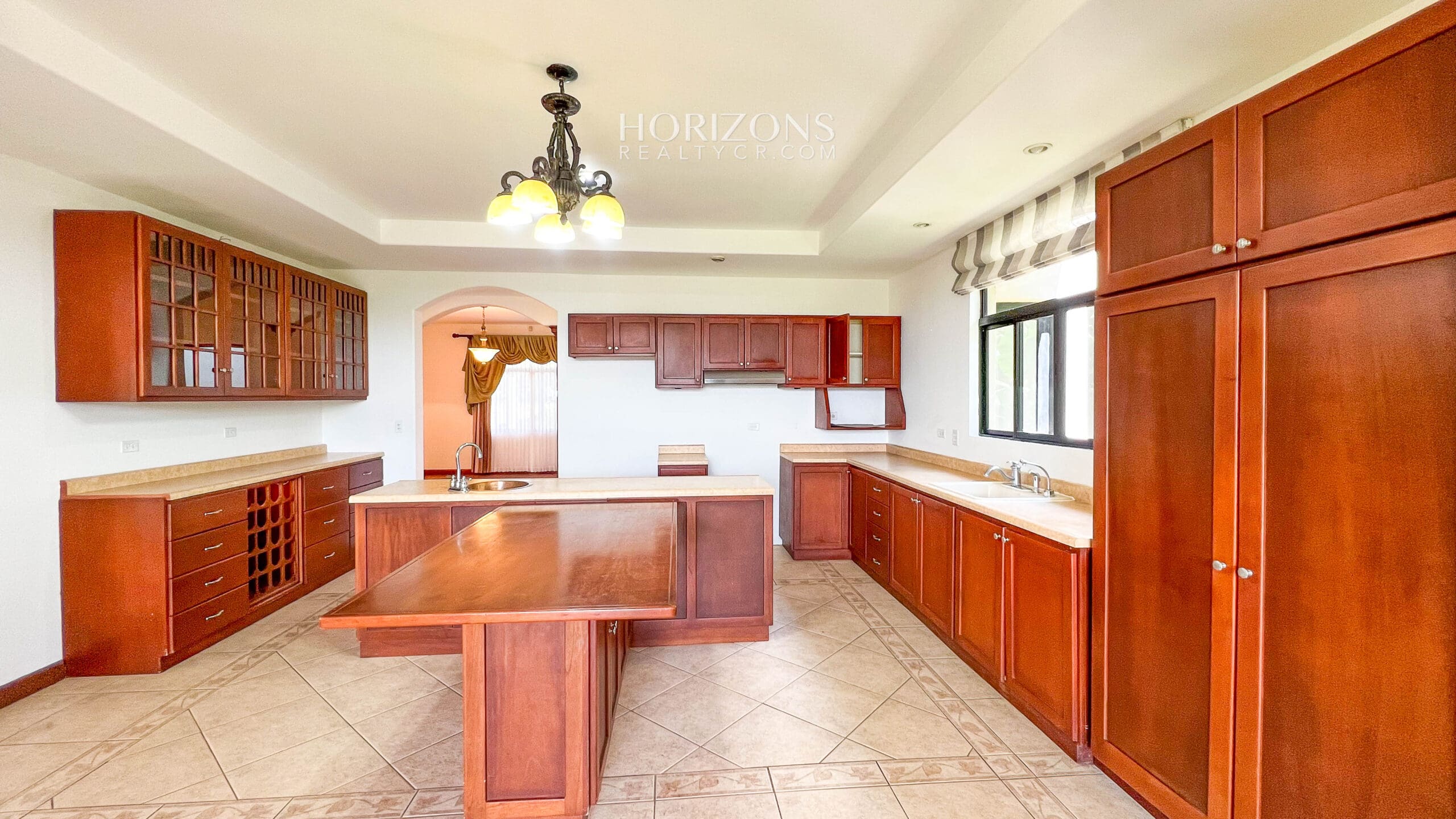 Casa en Venta ubicada en Residencial Altamonte Curridabat 4 Dormitorios nja1149