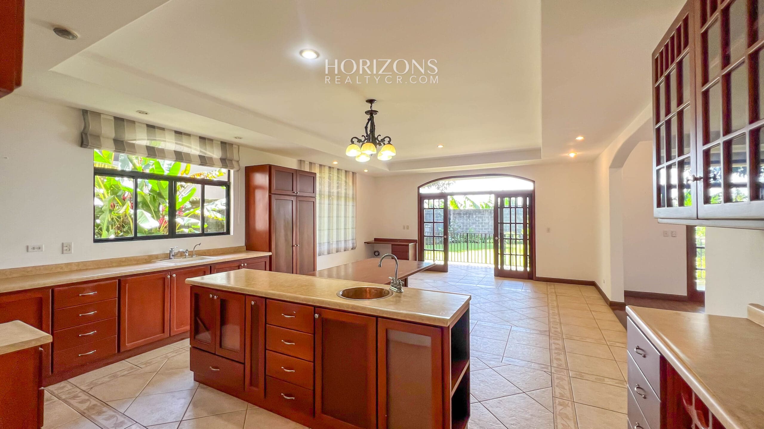Casa en Venta ubicada en Residencial Altamonte Curridabat 4 Dormitorios nja1149
