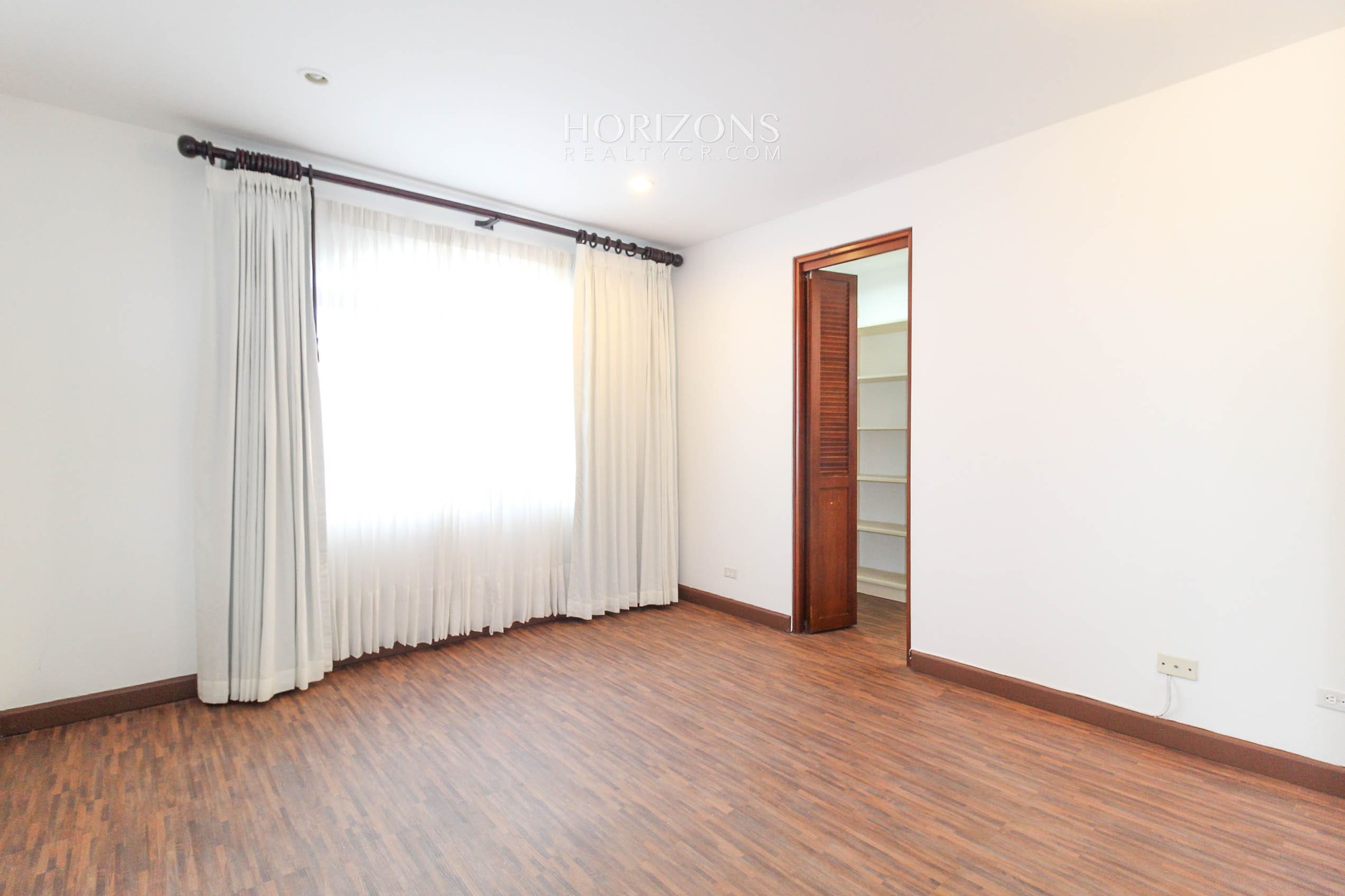 Casa en Venta ubicada en Residencial Altamonte Curridabat 4 Dormitorios nja1149