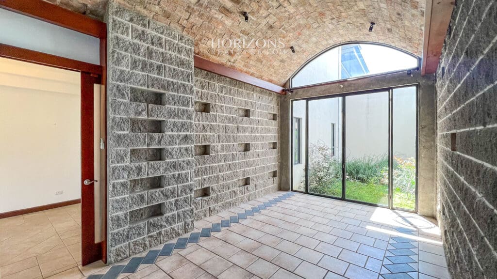 Casa en Venta ubicada en Residencial Altamonte Curridabat 4 Dormitorios nja1149