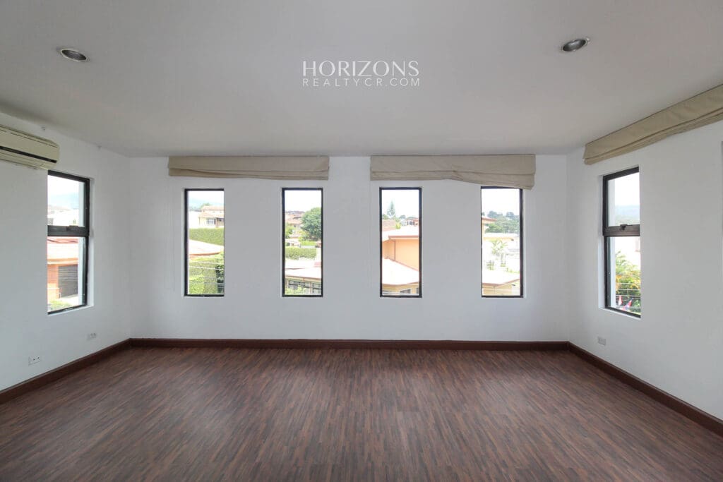 Casa en Venta ubicada en Residencial Altamonte Curridabat 4 Dormitorios nja1149