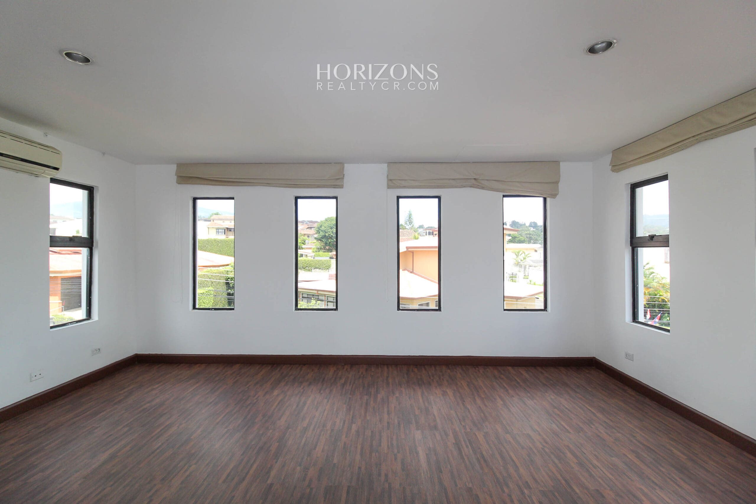 Casa en Venta ubicada en Residencial Altamonte Curridabat 4 Dormitorios nja1149