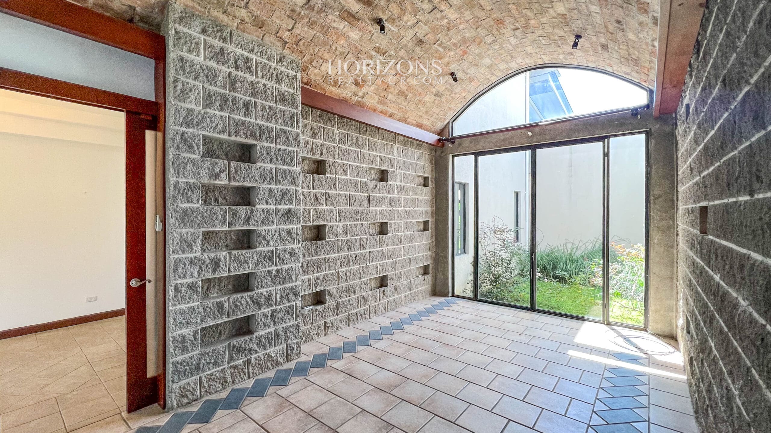 Casa en Venta ubicada en Residencial Altamonte Curridabat 4 Dormitorios nja1149