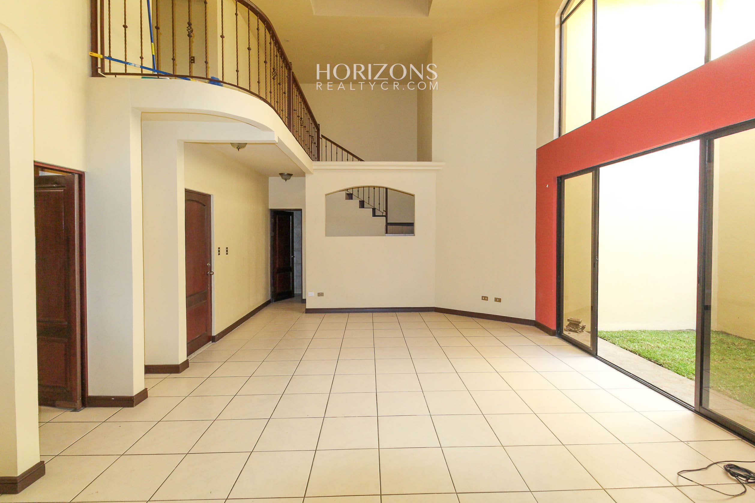 Se Vende Casa en Guayabos Curridabat 3 Habitaciones más C. Servicio en Condominio nja1154