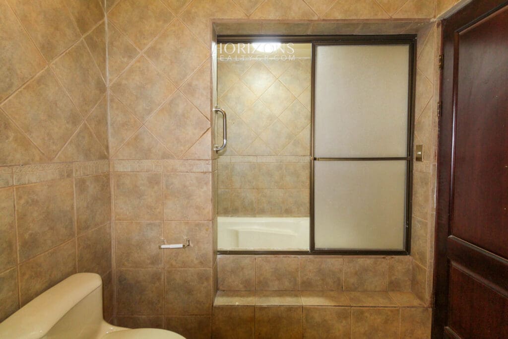 Se Vende Casa en Guayabos Curridabat 3 Habitaciones más C. Servicio en Condominio nja1154