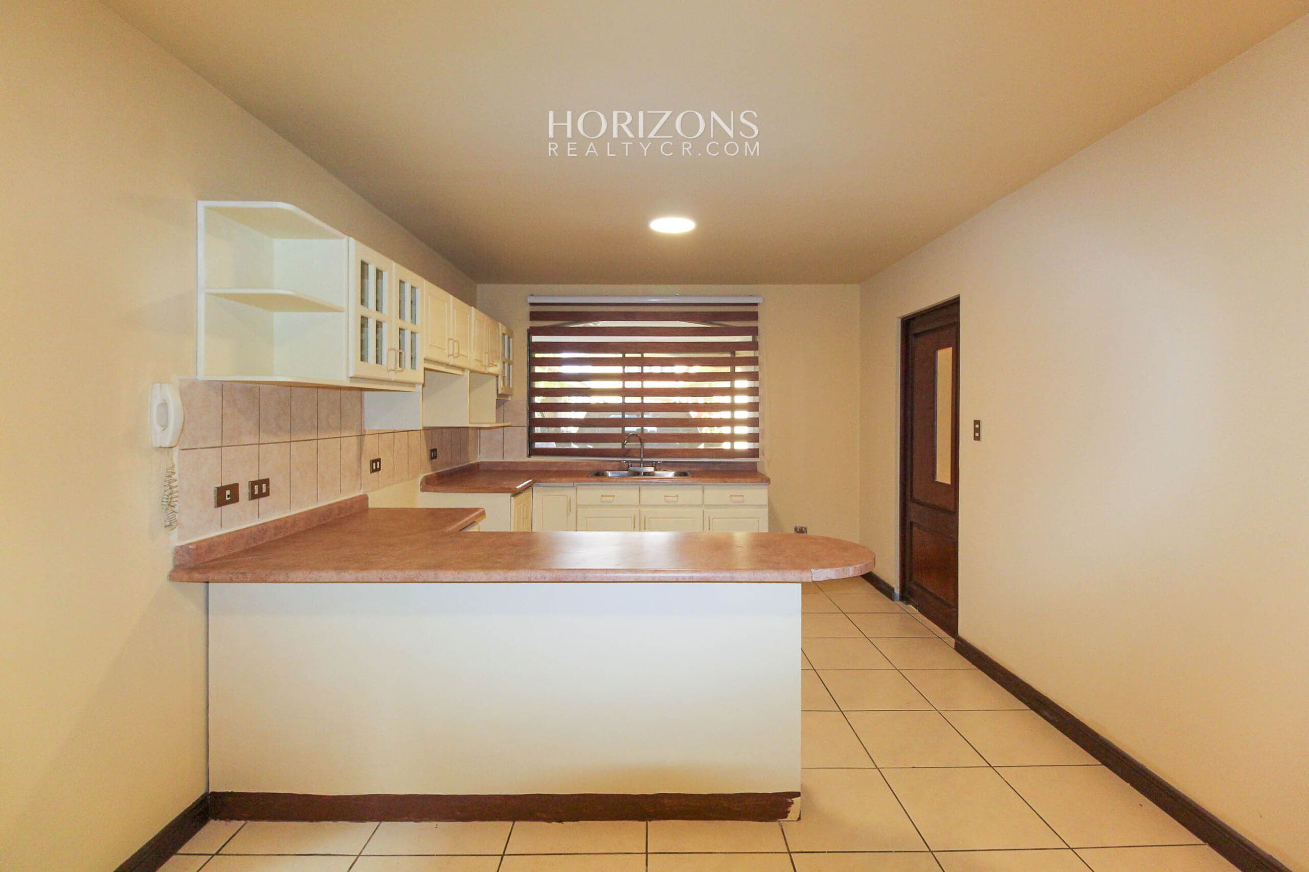 Se Vende Casa en Guayabos Curridabat 3 Habitaciones más C. Servicio en Condominio nja1154