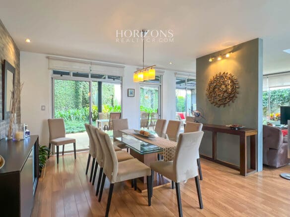 Moderna Casa En Condominio Lomas De Granadilla Curridabat 358M2 De Lote Cómoda Terraza  Jardín Nja1153