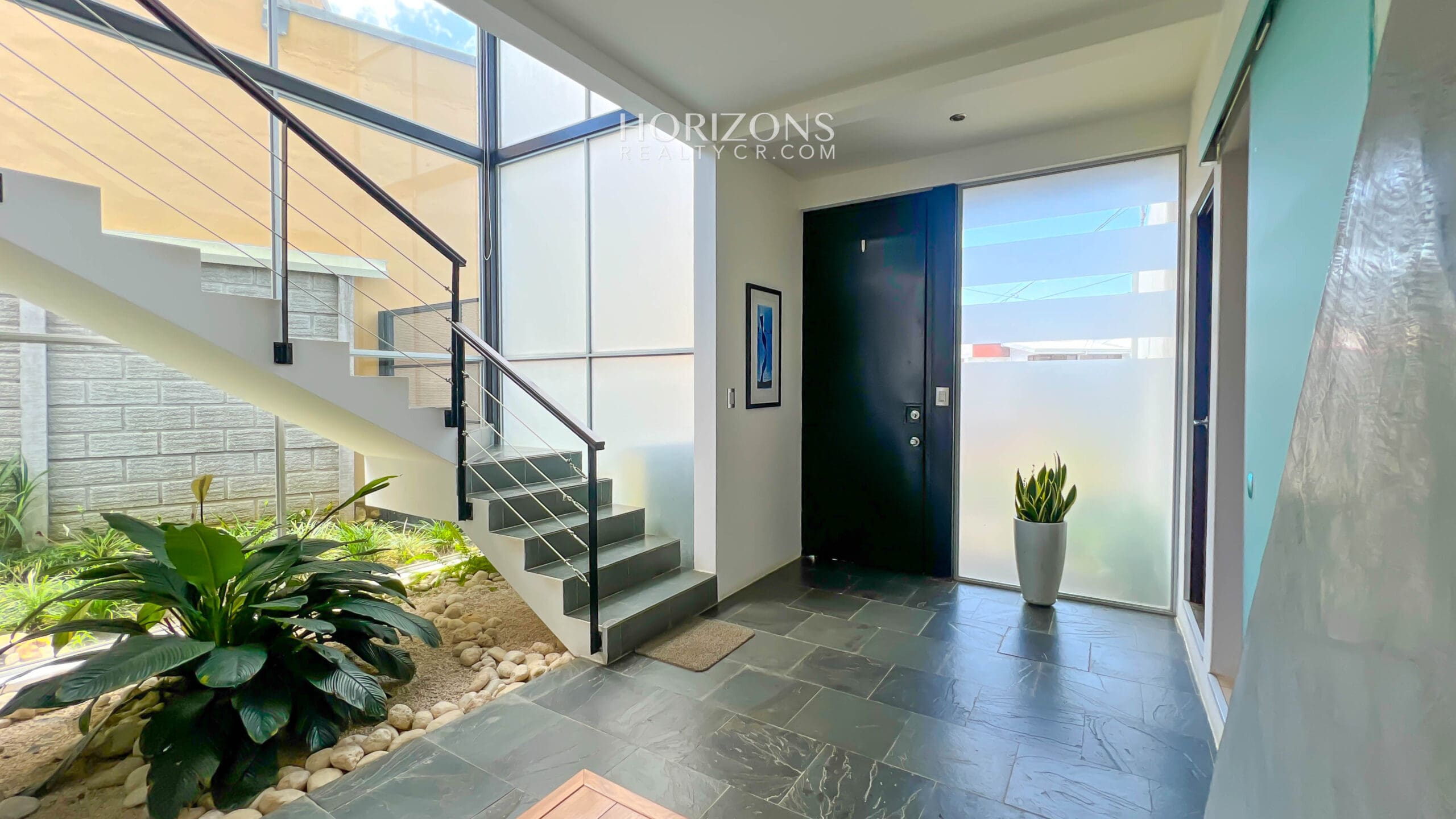 Moderna Casa En Condominio Lomas de Granadilla Curridabat 358m2 de Lote Cómoda Terraza  Jardín nja1153