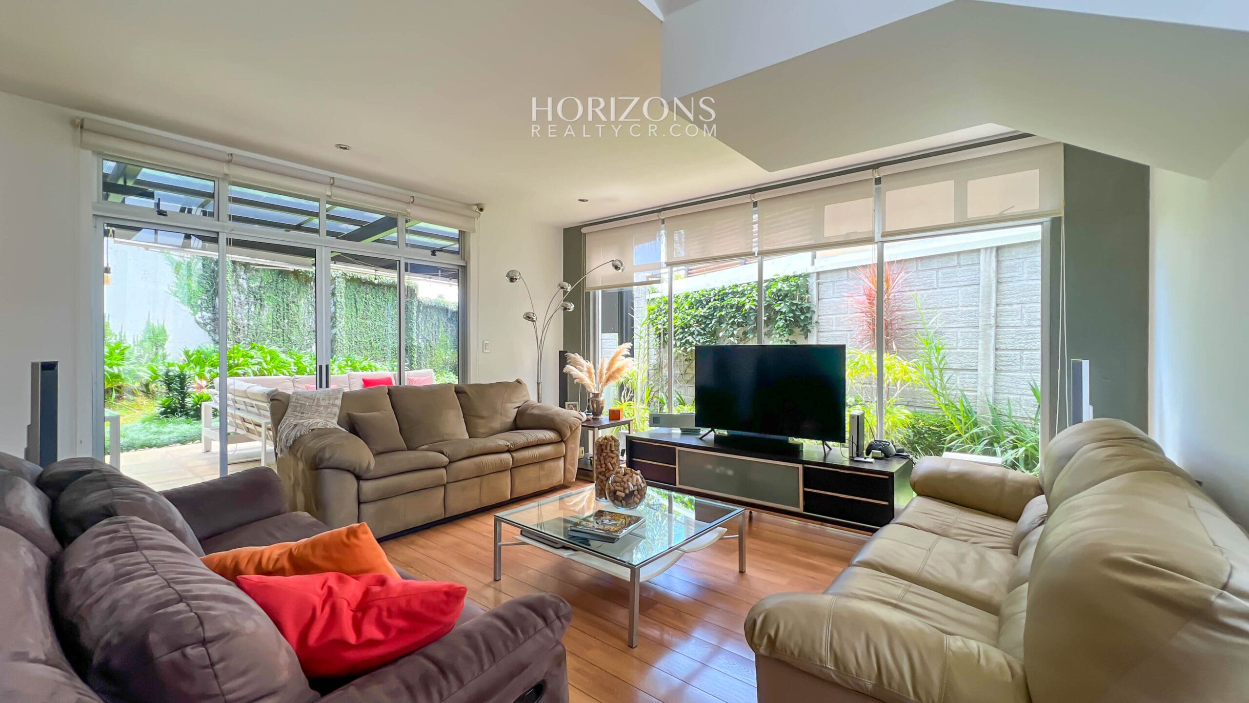 Moderna Casa En Condominio Lomas de Granadilla Curridabat 358m2 de Lote Cómoda Terraza  Jardín nja1153