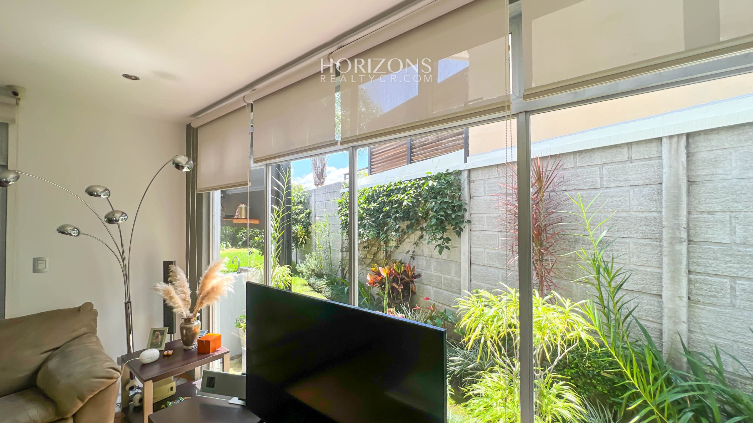 Moderna Casa En Condominio Lomas de Granadilla Curridabat 358m2 de Lote Cómoda Terraza  Jardín nja1153