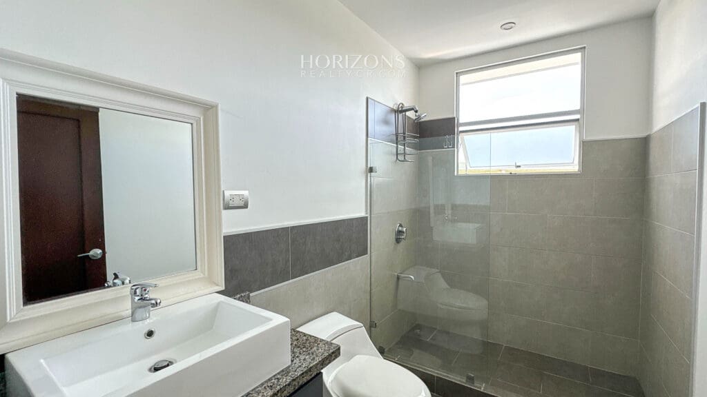 Moderna Casa En Condominio Lomas de Granadilla Curridabat 358m2 de Lote Cómoda Terraza  Jardín nja1153
