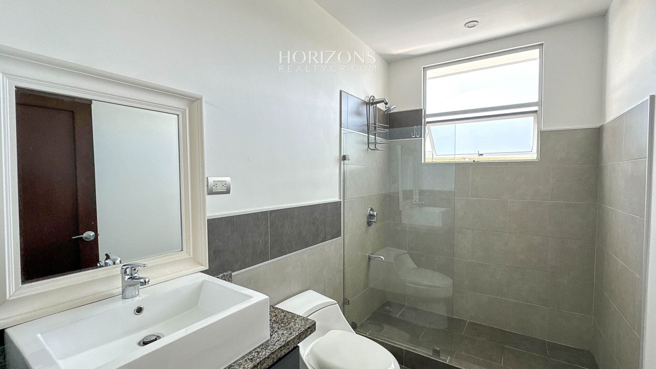 Moderna Casa En Condominio Lomas de Granadilla Curridabat 358m2 de Lote Cómoda Terraza  Jardín nja1153
