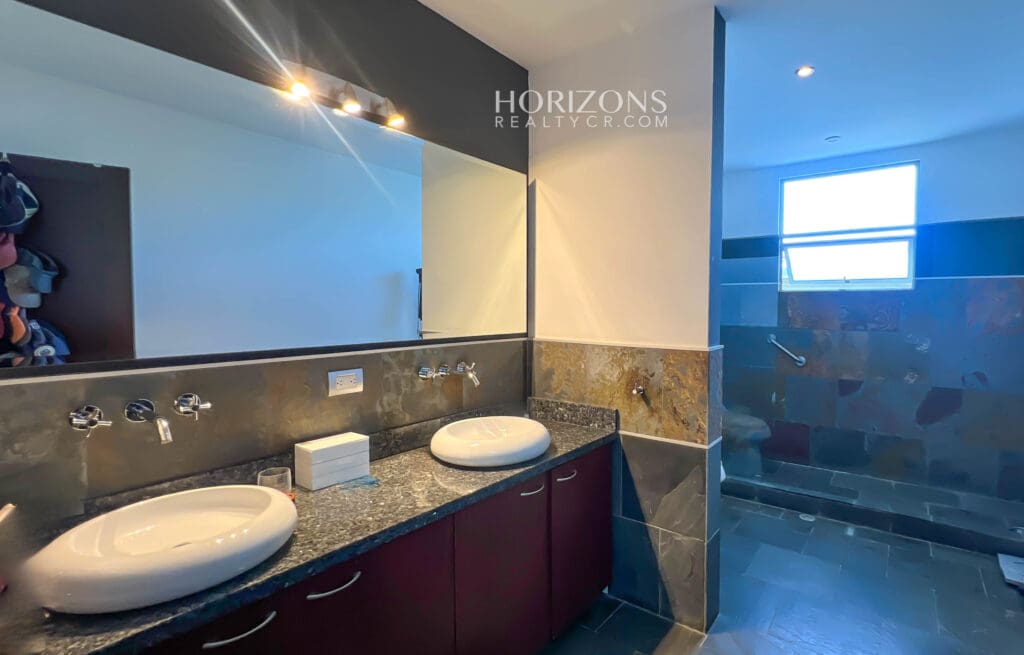 Moderna Casa En Condominio Lomas de Granadilla Curridabat 358m2 de Lote Cómoda Terraza  Jardín nja1153