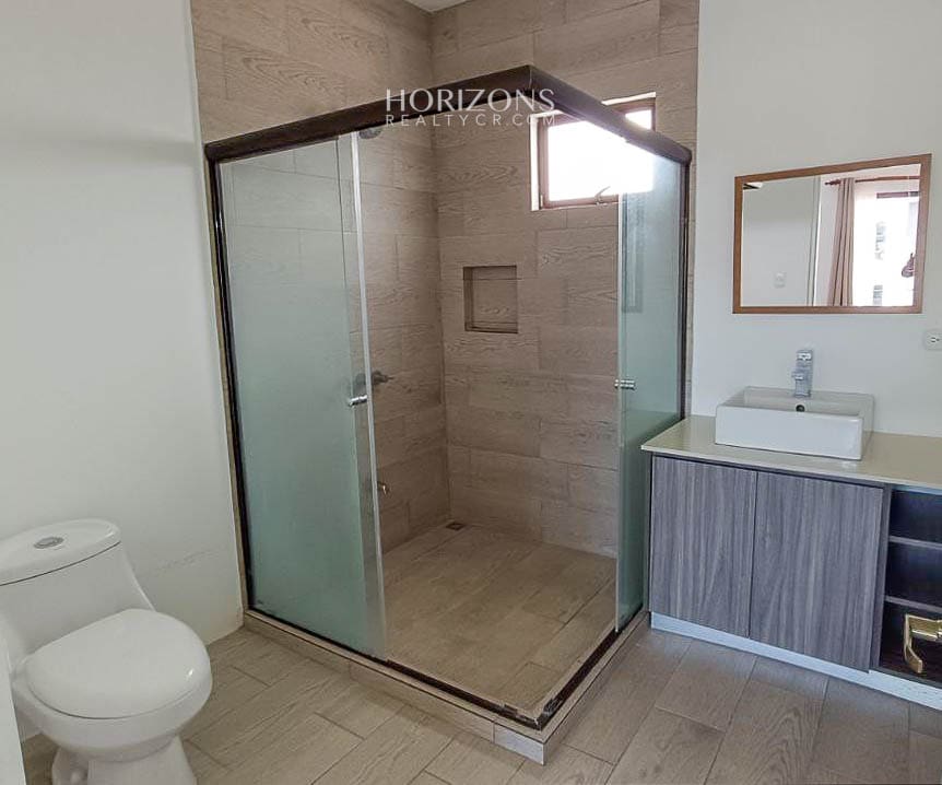 Se Vende Casa en Condominio Villa del Sol, San Rafael, Alajuela Sobre la Ruta 27  njr67