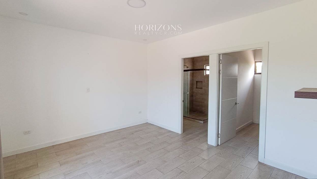 Se Vende Casa en Condominio Villa del Sol, San Rafael, Alajuela Sobre la Ruta 27  njr67