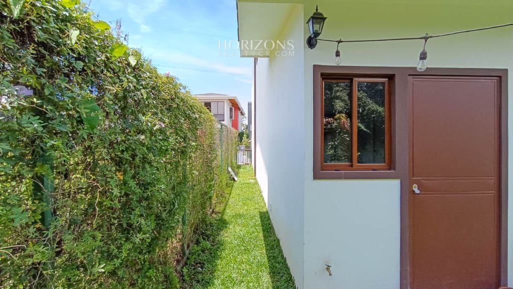 Se Vende Casa en Condominio Villa del Sol, San Rafael, Alajuela Sobre la Ruta 27  njr67