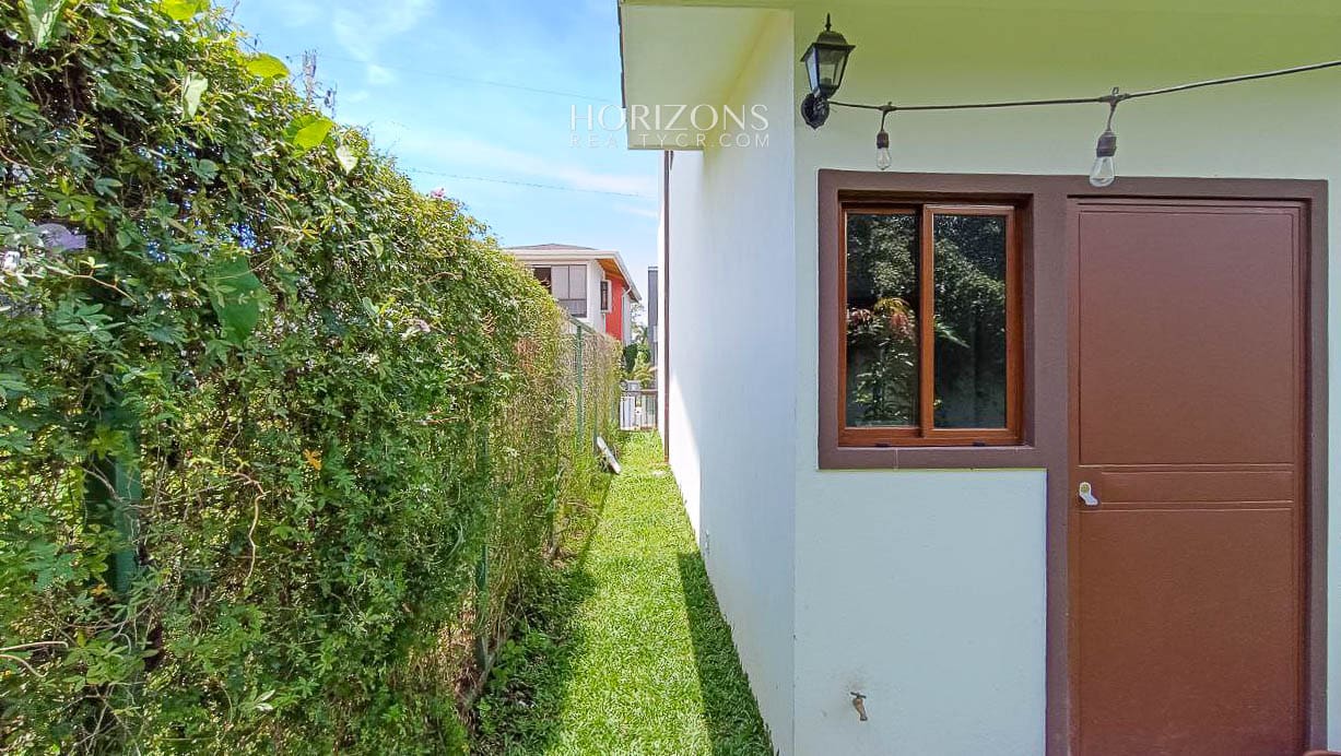 Se Vende Casa en Condominio Villa del Sol, San Rafael, Alajuela Sobre la Ruta 27  njr67