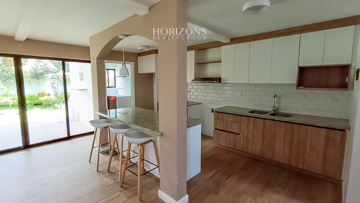 Se Vende Casa en Condominio Villa del Sol, San Rafael, Alajuela Sobre la Ruta 27  njr67