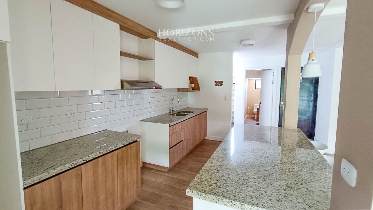 Se Vende Casa en Condominio Villa del Sol, San Rafael, Alajuela Sobre la Ruta 27  njr67