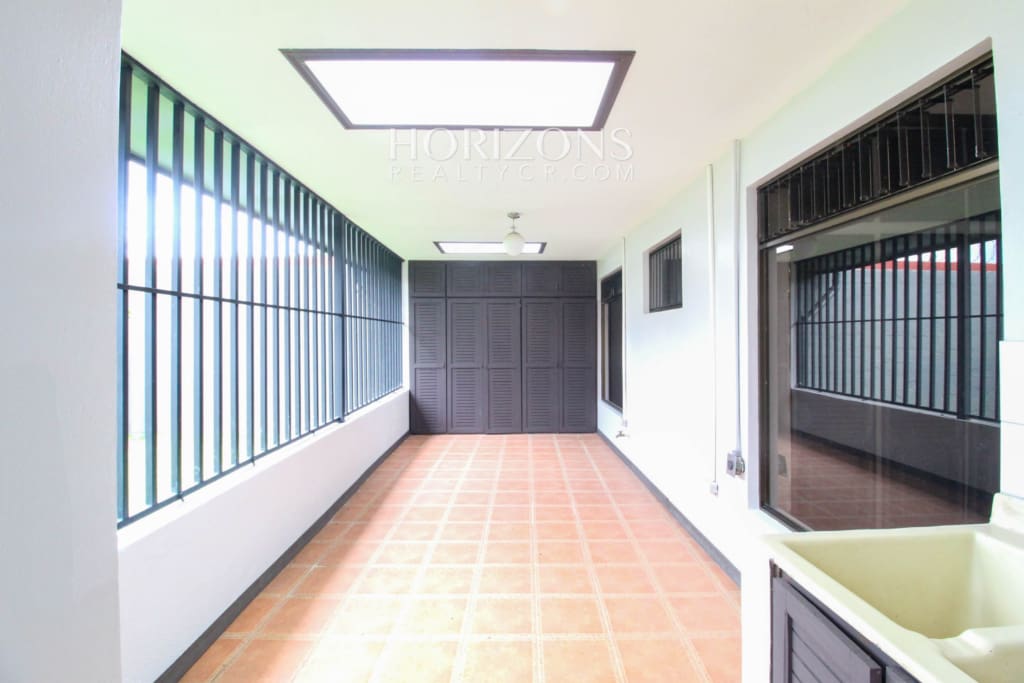 Se Alquila Casa De Una Planta Con Patio En Curridabat 3 Habitaciones noj1001