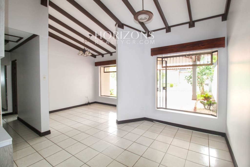 Se Alquila Casa De Una Planta Con Patio En Curridabat 3 Habitaciones noj1001