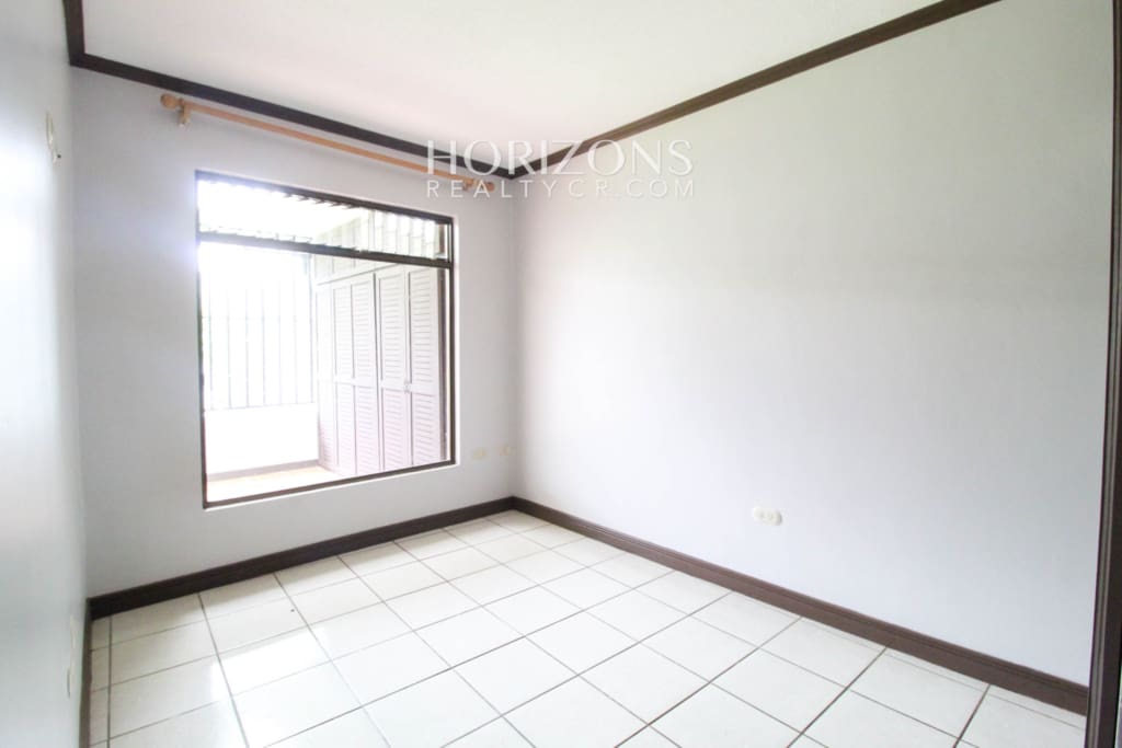 Se Alquila Casa De Una Planta Con Patio En Curridabat 3 Habitaciones noj1001