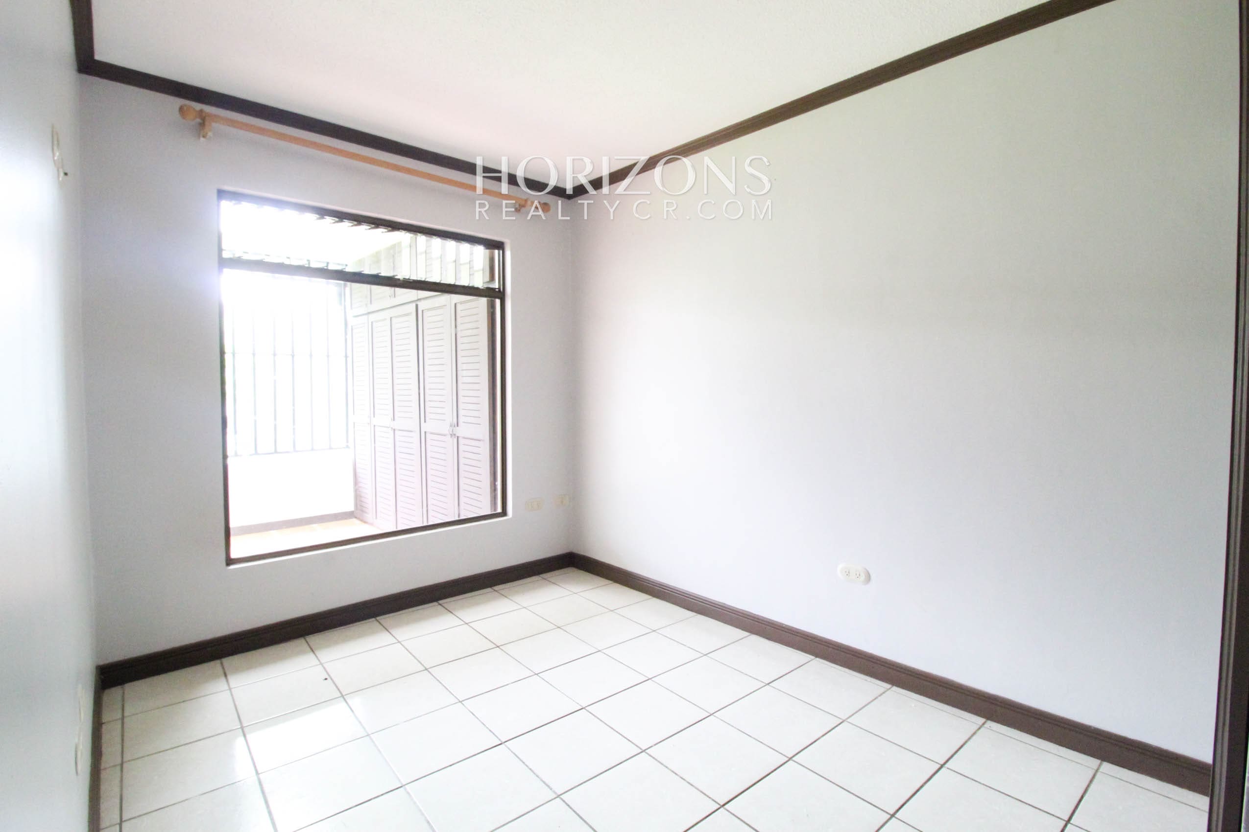 Se Alquila Casa De Una Planta Con Patio En Curridabat 3 Habitaciones noj1001