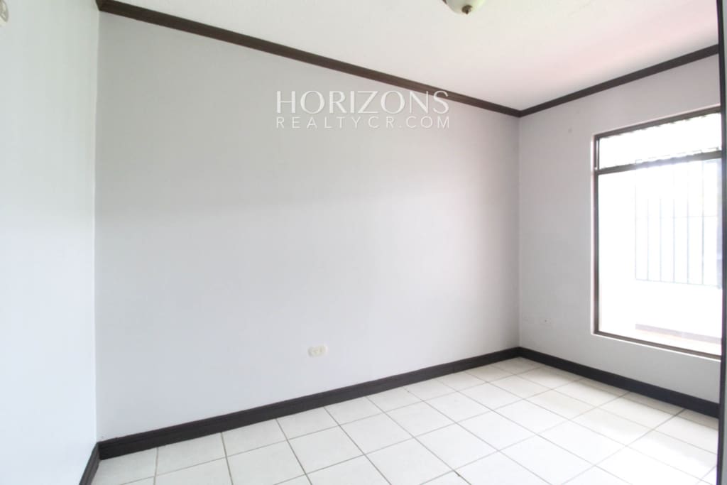 Se Alquila Casa De Una Planta Con Patio En Curridabat 3 Habitaciones noj1001