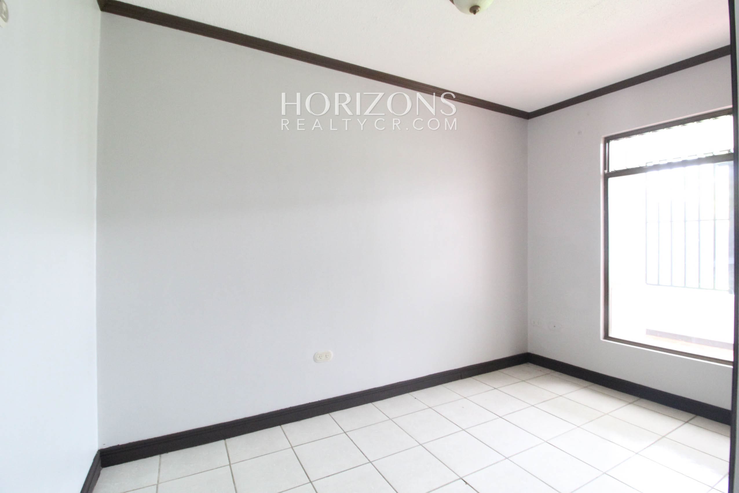 Se Alquila Casa De Una Planta Con Patio En Curridabat 3 Habitaciones noj1001