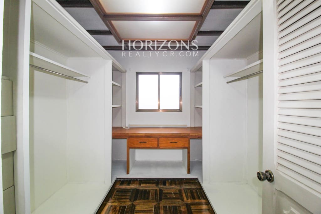 Se Alquila Casa Independiente Con Patio En Curridabat 4 habitaciones + Oficina noj1002