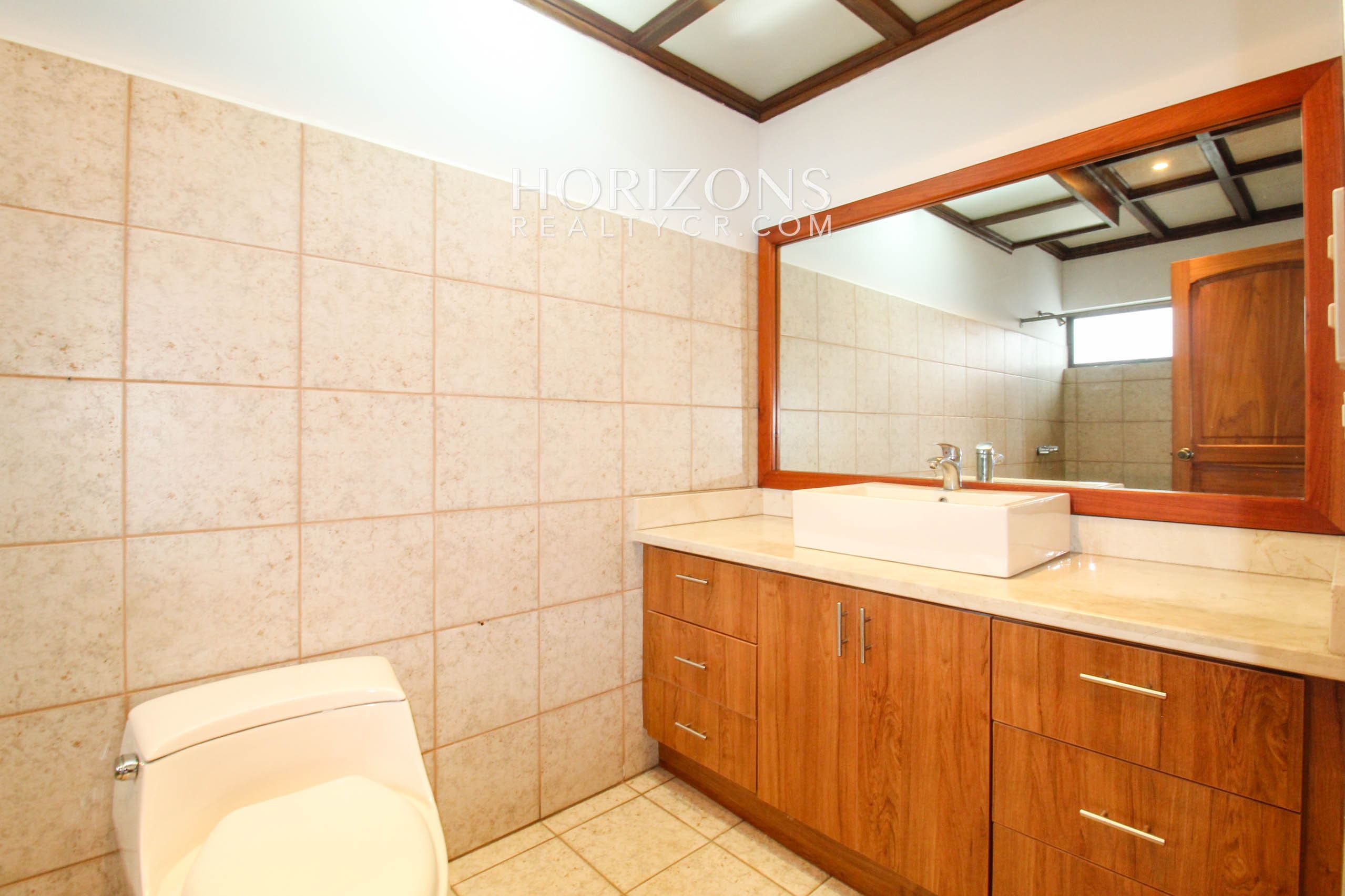 Se Alquila Casa Independiente Con Patio En Curridabat 4 habitaciones + Oficina noj1002