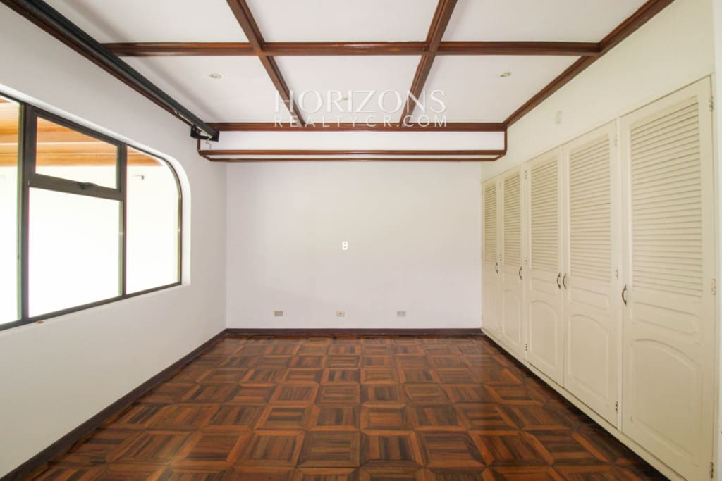 Se Alquila Casa Independiente Con Patio En Curridabat 4 habitaciones + Oficina noj1002