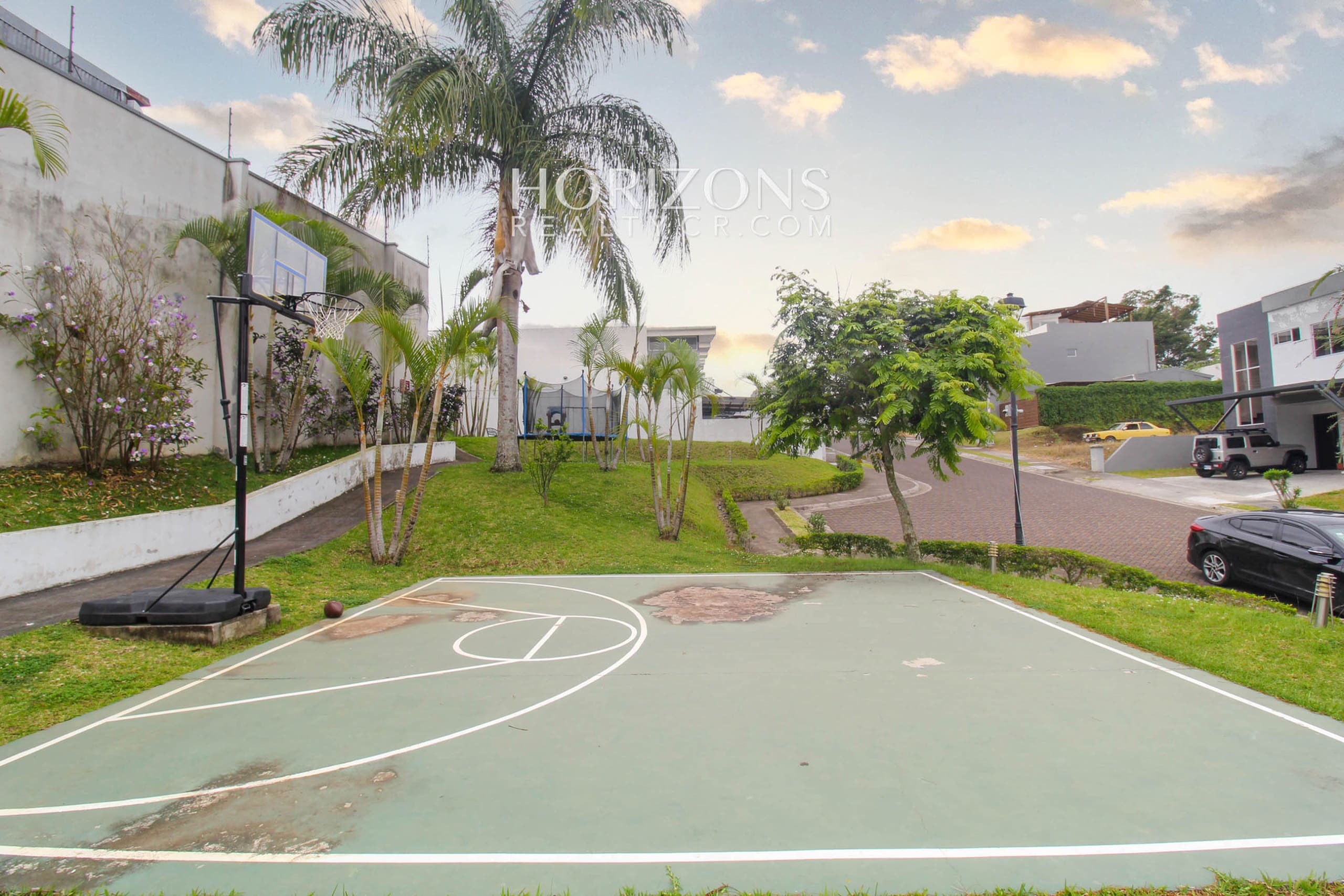 Se Vende Casa 4 Habitaciones con Patio Condominio en Sabanilla con 3 Parqueos noj942