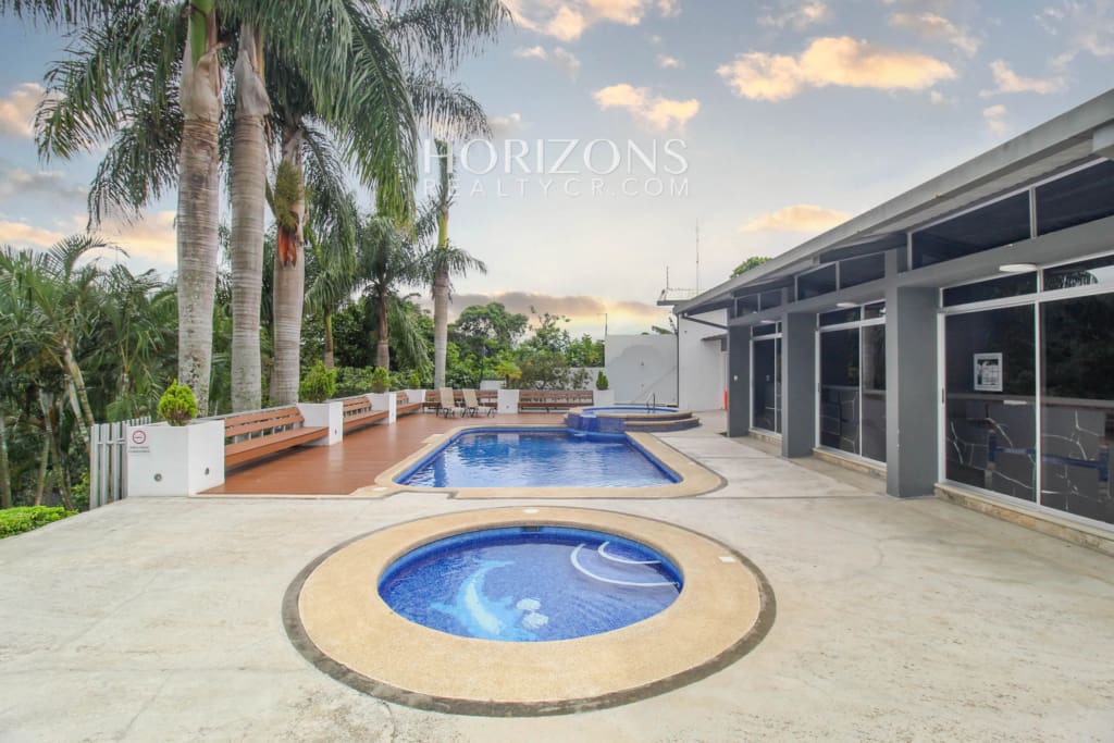 Se Vende Casa 4 Habitaciones con Patio Condominio en Sabanilla con 3 Parqueos noj942