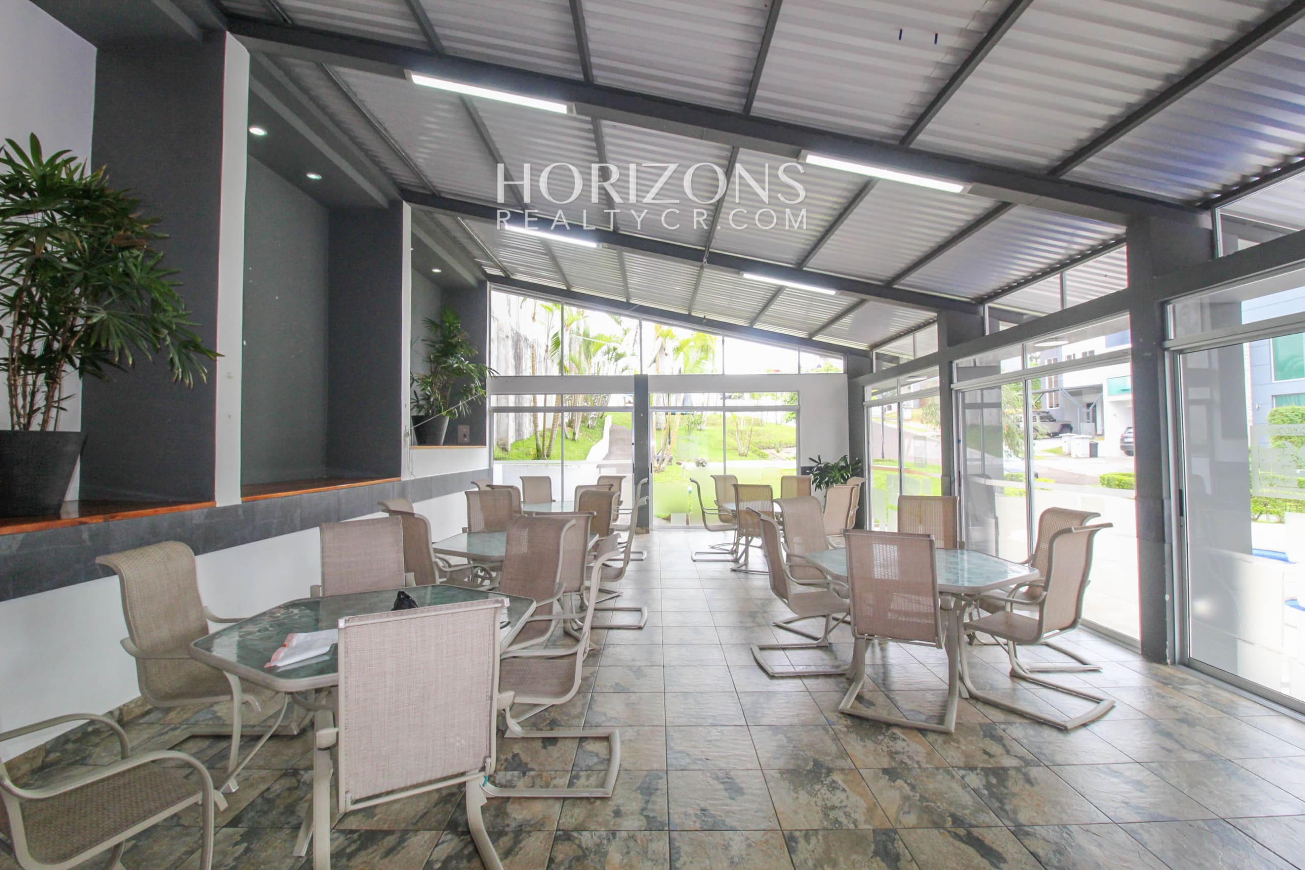 Se Vende Casa 4 Habitaciones con Patio Condominio en Sabanilla con 3 Parqueos noj942