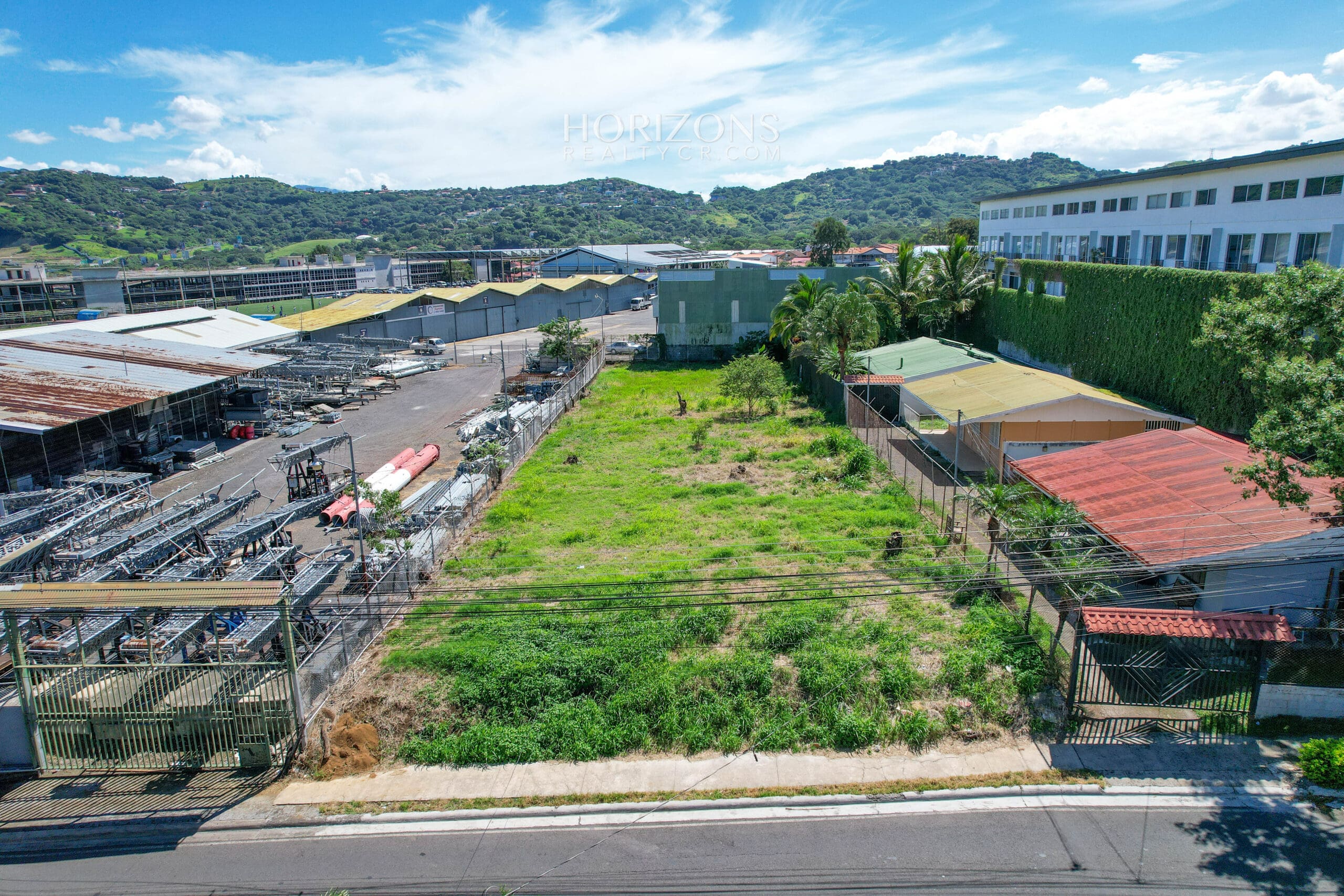 Terreno en venta en Santa Ana de 1,468 m², plano, cerca de Santa Ana Town Center