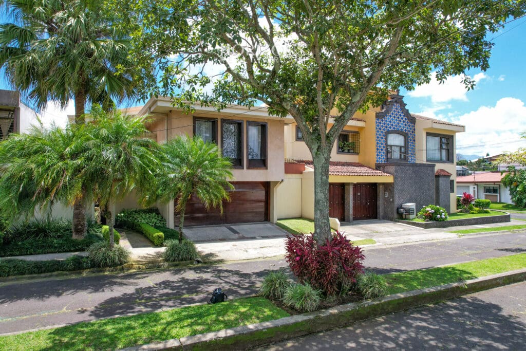 Casa Estilo Colonial En San Rafael Montes De Oca Habitaciones En Primera Planta Nja1148