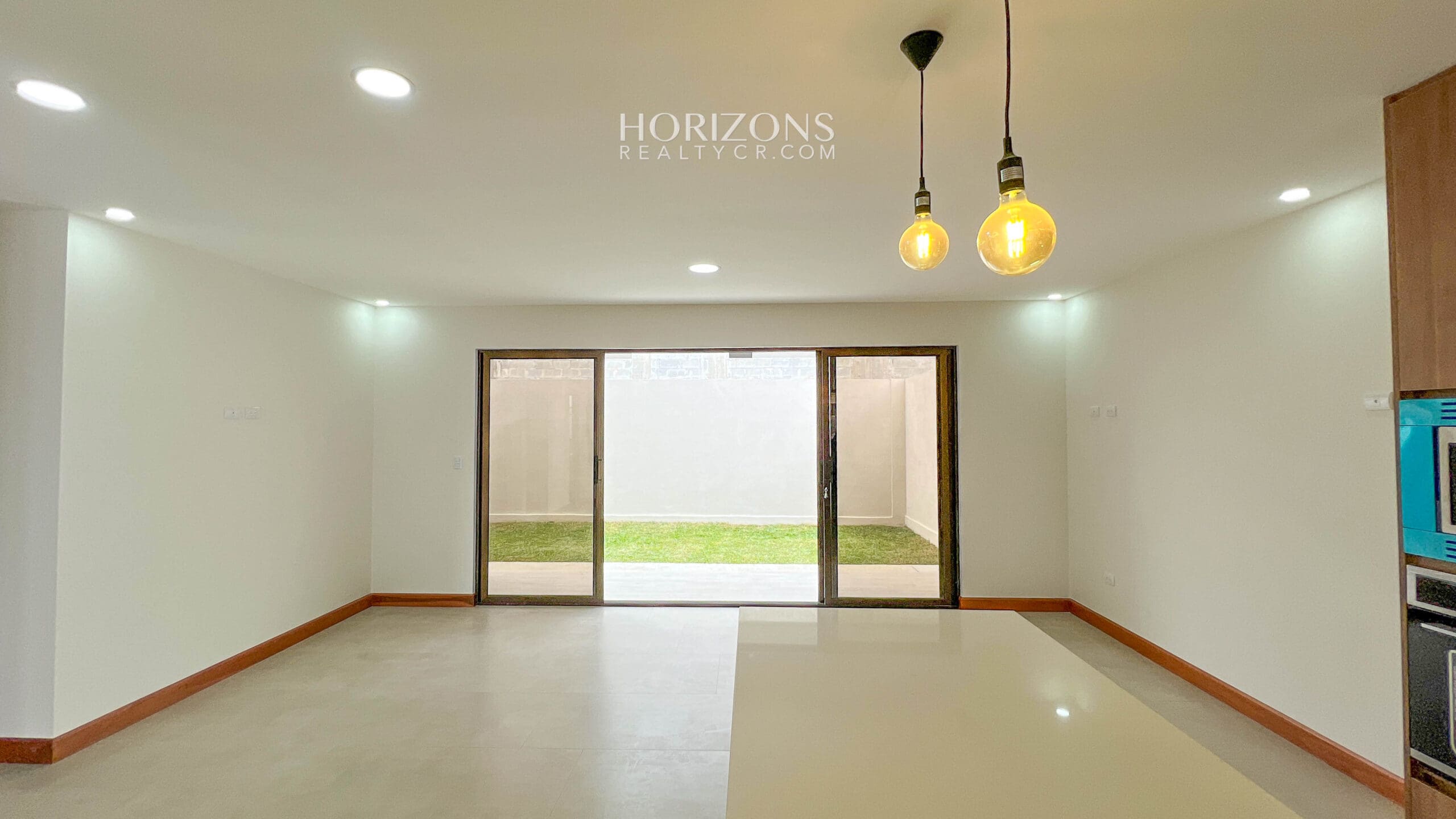 ¡Casa Nueva! de 3 Habitaciones y Oficina + Sala de TV en Condominio Distrito San Juan nja1151
