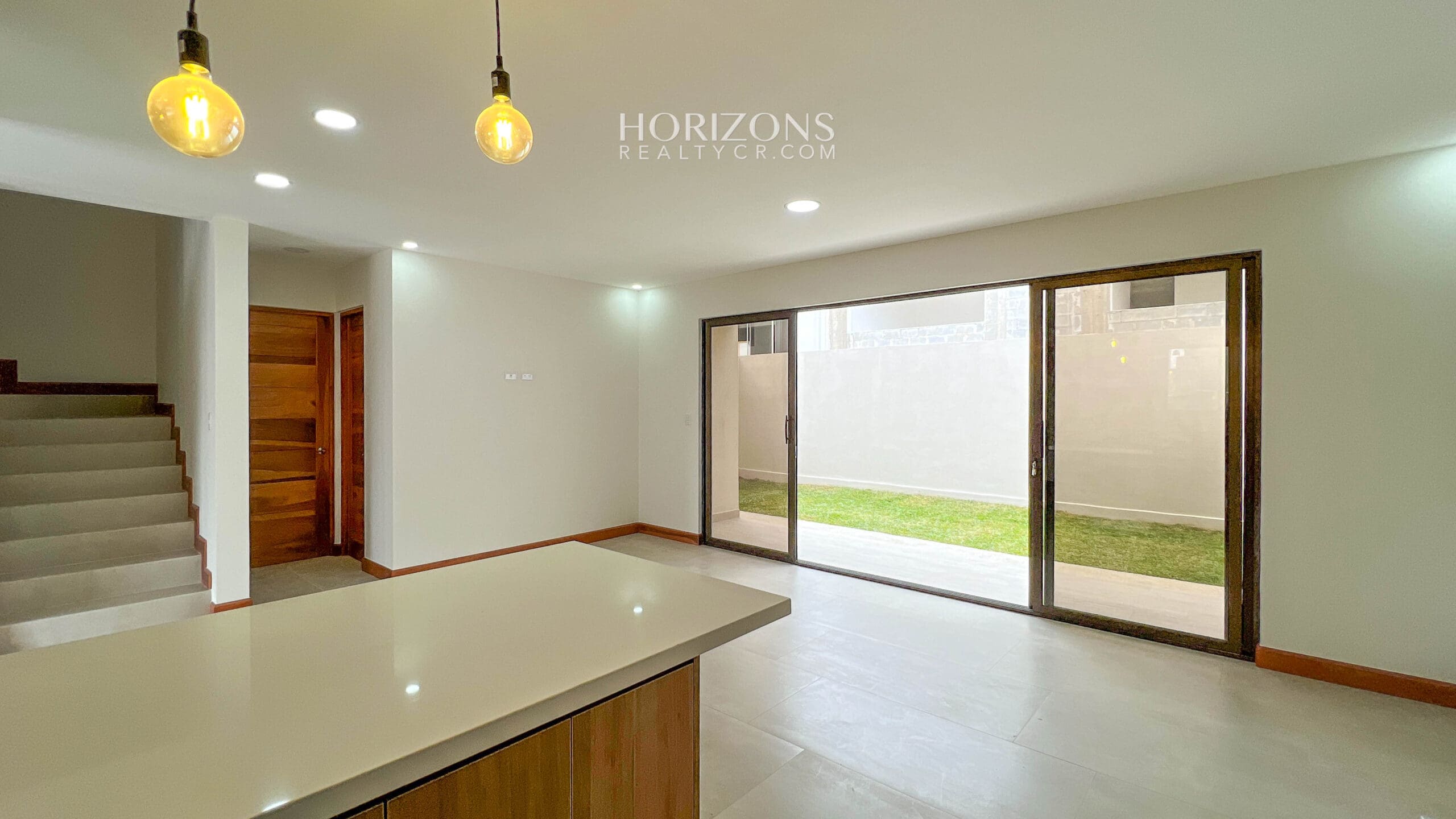 ¡Casa Nueva! de 3 Habitaciones y Oficina + Sala de TV en Condominio Distrito San Juan nja1151