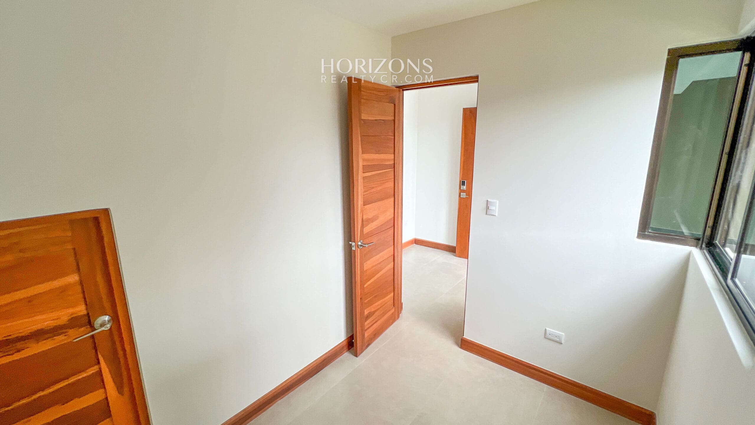 ¡Casa Nueva! de 3 Habitaciones y Oficina + Sala de TV en Condominio Distrito San Juan nja1151