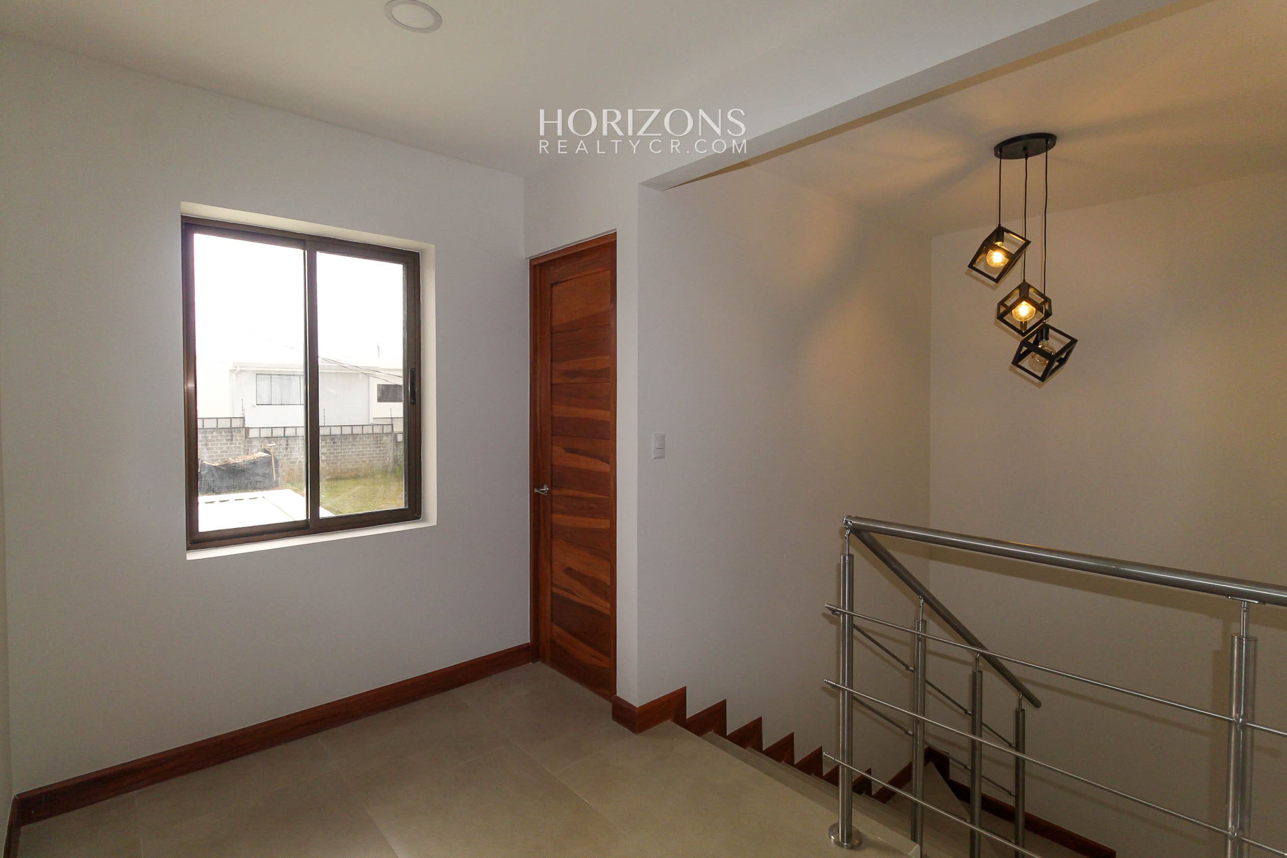 ¡Casa Nueva! de 3 Habitaciones y Oficina + Sala de TV en Condominio Distrito San Juan nja1151
