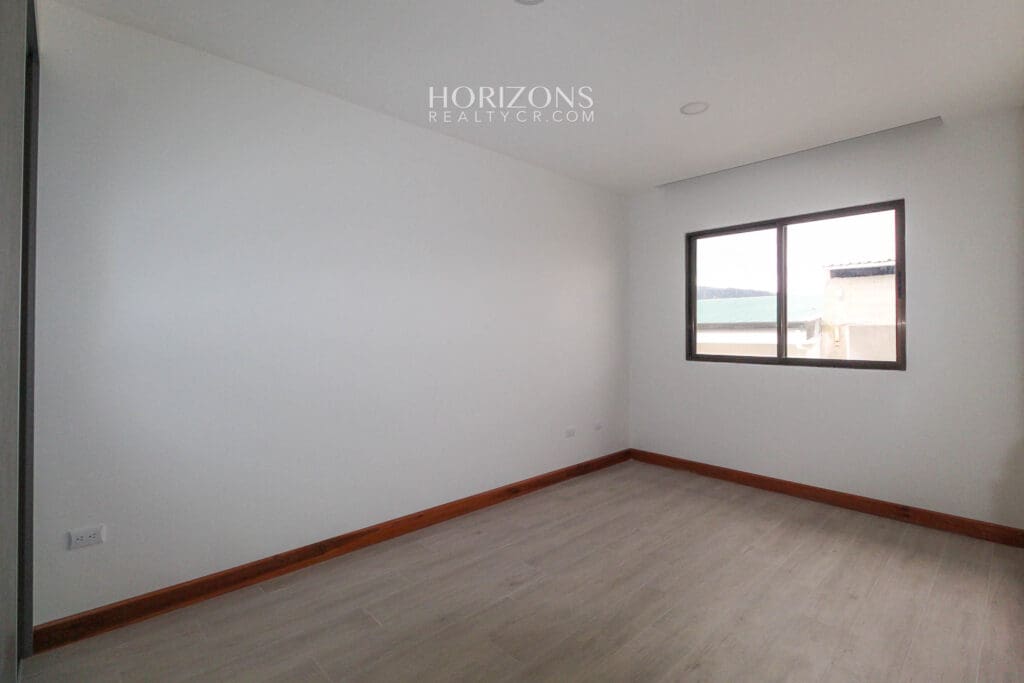 ¡Casa Nueva! de 3 Habitaciones y Oficina + Sala de TV en Condominio Distrito San Juan nja1151