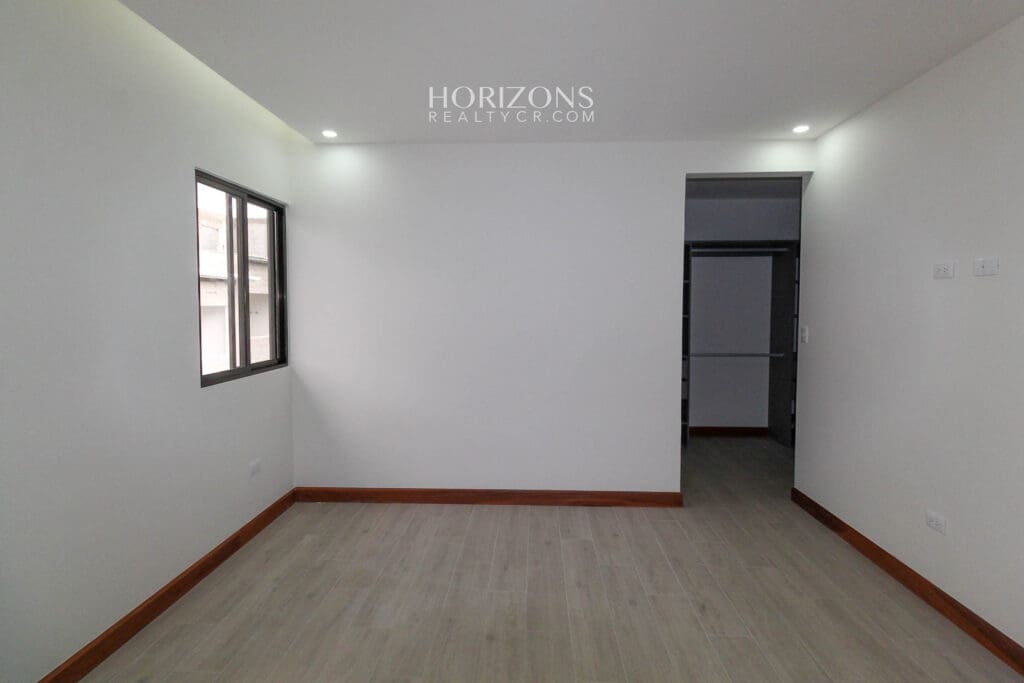¡Casa Nueva! de 3 Habitaciones y Oficina + Sala de TV en Condominio Distrito San Juan nja1151